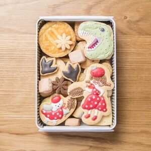 【贈答品】ぽるぽる時代の恐竜缶 缶から飛び出してきそうなかっこいい恐竜のアイシング入り#08_菓子・スイーツ ケーキ  _【1377500】