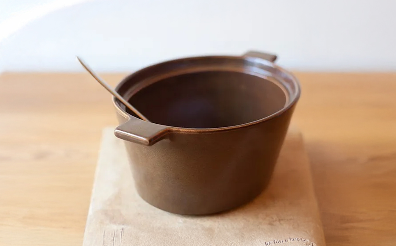 【萬古焼（ばんこやき）】楕円のデザインが斬新な西洋土鍋 4th-market コッタ オーバルキャセロール 赤 1個【鍋、土鍋、煮物、スープ、万能、おしゃれ、かわいい、結婚祝、出産祝、セット、贈答、普