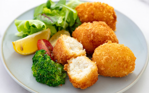 【全3回定期便】チキンクリームコロッケ 40個 2.2kg クリームコロッケ ころっけ 冷凍 揚げ物 惣菜 コロッケ 横須賀 マルシン 揚げるだけ 簡単 便利な 小分け 【有限会社丸伸商事】 [AKF