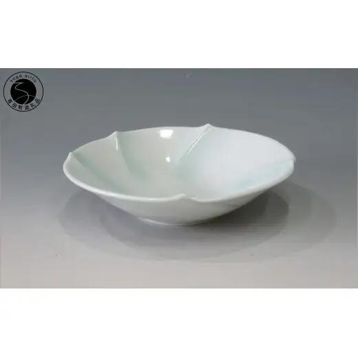 日展会友 照井一玄作 有田焼 白磁 花形 深皿【岳窯】食器 器 うつわ 白磁 花形 ボウル 盛鉢 煮物皿 シチュー皿 和食器 ろくろ成形 作家 作家もの 照井一玄 ap012