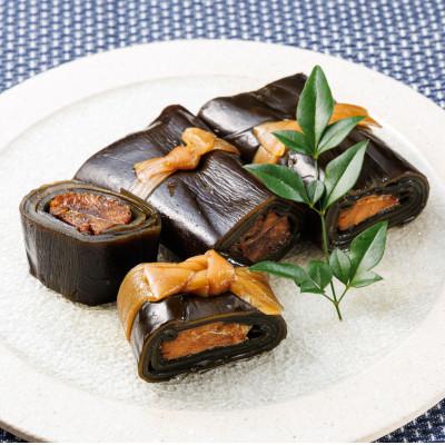 ふるさと納税 釧路町 国産(北海道産)昆布で鮭(サケ)と鰊(にしん)を丁寧に巻いた昆布巻きセット(2本) |  | 01