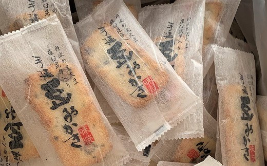 
                  【国産もち米100％】 泉州 名産 ＯＫＡＫＩ たっぷり 丹波黒豆おかき ｜ おかき 豆 黒豆 丹波 丹波黒豆 北海道 羅臼昆布 個包装 家庭用 詰合せ 詰め合わせ お菓子 和菓子 おやつ 米菓 焼き菓子 田舎焼 ヘルシー グルテンフリー 大阪府 阪南市
                
