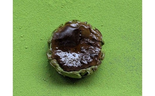 
            出雲抹茶のバスクチーズケーキと出雲藻塩のバスクチーズケーキセット　出雲　神々の憩い（かみがみのいこい）
          