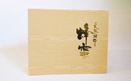 【化粧箱入り】国産天然純はちみつ 600×2本（もちのき、やまみつ）《包装対応、手提げ袋付》