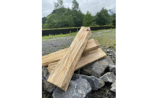 
しみずのナラ薪 約20kg 【広葉樹乾燥薪】　　
