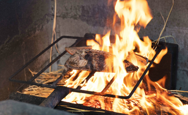 【奇数月6回定期便】厳選かつおの完全わら焼きたたき 1回あたり2節 恋人の聖地グルメ甲子園で５位！  (室戸海洋深層水の塩付き) かつおのたたき カツオのたたき 鰹 カツオ たたき 海鮮 冷凍 送料無