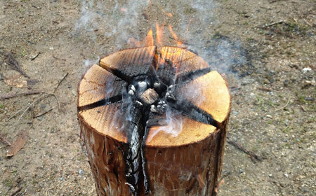 雲南市産スウェーデントーチ（着火チップ付）スギ・ヒノキ キャンプ 焚き火 調理 着火簡単 長時間燃焼 島根県雲南市/合同会社グリーンパワーうんなん[AIBL009]