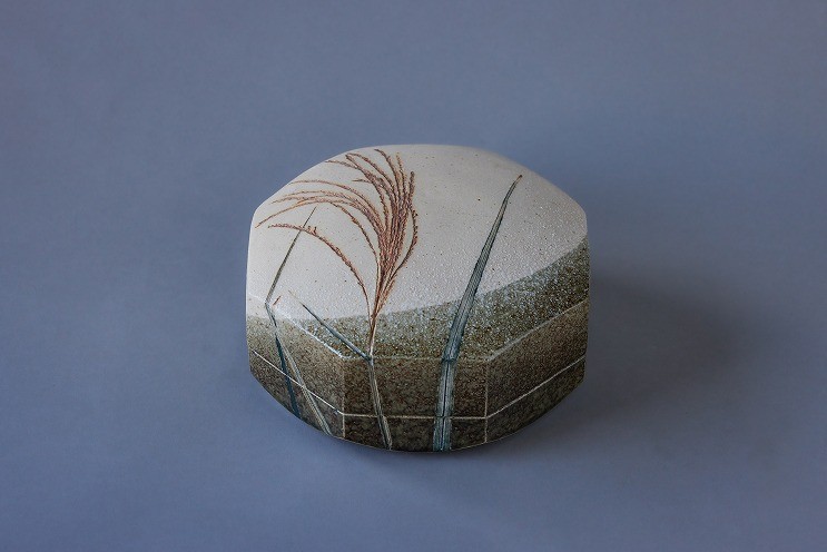 
                  23-200　網田蒼土窯　芒文喰籠　共箱　熊本県伝統的工芸品
                