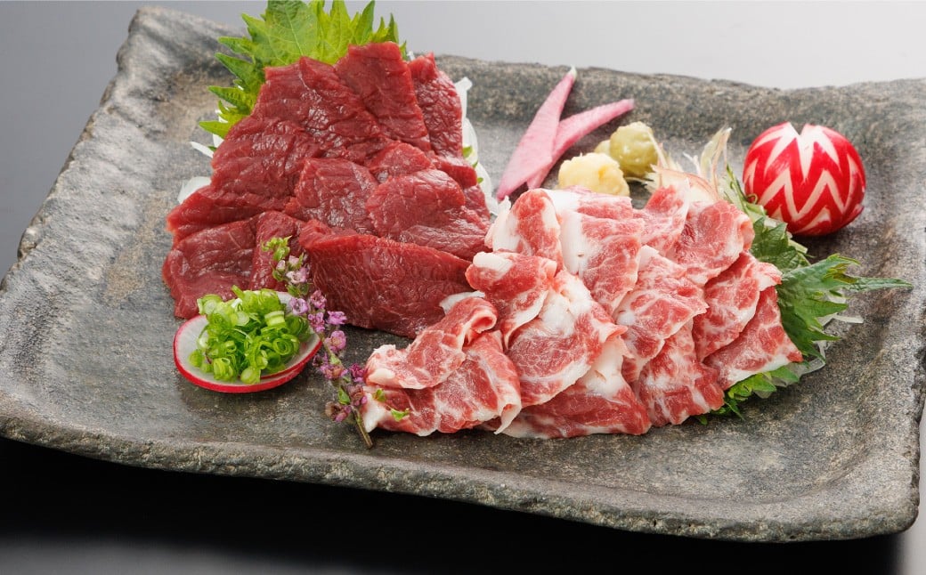 
            【桜屋】 赤身 霜降り 馬刺し 食べ比べ （各150g） 計300g （専用醤油付き 150ml×1本） 馬刺 馬肉 馬 赤身馬刺し 霜降り馬刺し 冷凍
          
