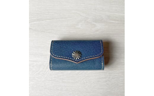 キーケース 藍染ジビエレザー(猪)のキーケース 広島県福山市/インディレザー ケース 鍵 革 レザー ジビエレザー メンズ レディース ふるさと納税 猪革 イノシシ革 本革 藍染め 日本製 国産 手作り ハンドメイド おしゃれ かっこいい スマートキーケース ギフト プレゼント 人気 おすすめ 広島県 福山市 人気 おすすめ 広島県 福山市 ふるさと納税 送料無料 [BAAN008]