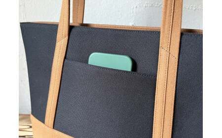 【2026年6月上旬発送開始】【 AKIRA オリジナル】【 マツコの知らない世界 で紹介されました！】職人手作り 大きなトートバッグ レディスショルダータイプ 黒×茶色帆布 A4対応 大きい 大容量