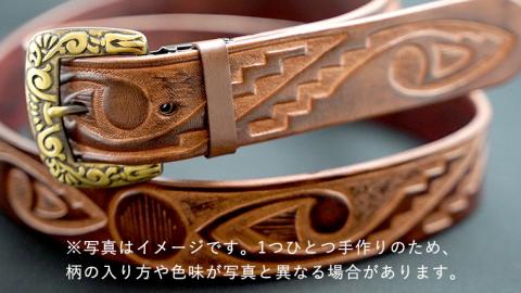 【 数量限定 】 牛革ベルト （インディアン（鷲の羽）模様・焦茶かすれ染め） 【太さ35mm、厚さ3.5mm、長さ120cm】 牛革 牛 革 皮 ベルト 手作り ハンドメイド [BE018ya]