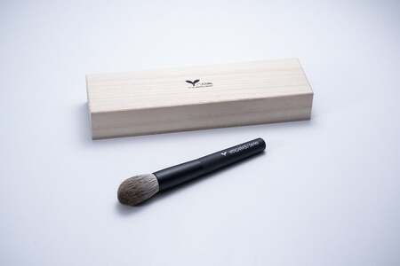 熊野市・熊野町友好都市協定締結記念コラボ】チークブラシ(八咫烏シリーズ)【メイクブラシ 化粧筆 チークブラシ 化粧 メイク コスメ 美容 立体感 熊野筆 伝統工芸 職人技 高級筆】 17-6