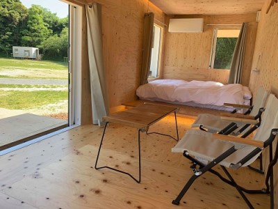  スノーピーク土佐清水キャンプフィールド宿泊券（1泊 大人2名）～住箱+SP土佐清水限定Tシャツプラン～旅行券 トラベル 限定Tシ  ャツ2枚の特典付【R00729】