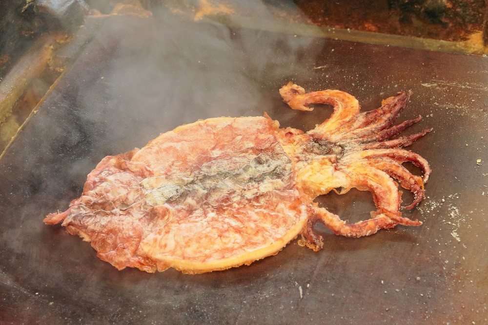 
えびせん家族名物「冷凍 いかの姿焼き 5枚セット」 姿揚げ ビールのおつまみ 宅飲み応援おつまみ 海鮮 お菓子 おやつ えびせん家族 人気 高リピート H011-122
