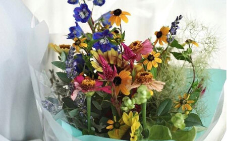 《定期便 12ヵ月》生花花束 ブーケM初回花瓶付【らんまん 花 植物 お花 アレンジメント 高知 人気 おすすめ 送料無料】