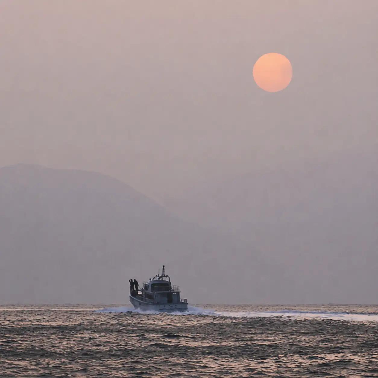 渡船 乗船券 [末光渡船] 愛南町 磯 渡し 釣り場 人気 釣り 釣り ポイント釣り 西海 スポーツ 南部 沖磯 ヤッカン アブセ 本バエ 大物 ハマチ グレ メジナ 石鯛
