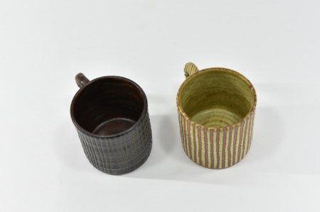 京焼「遙白釉＆新羅釉／木賊紋マグカップ」【ピスタチオグリーン＆黒】2種セット
