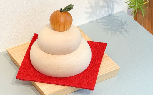 【もっちり鏡餅】天然木の木製かがみもち(焦茶敷布) お正月 飾り 鏡もち　日田市 / 合同会社ウッドアート楽 [ARDN043]
