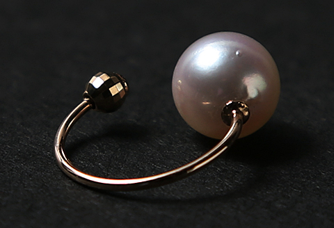 注目の旬アイテム♪アコヤ真珠イヤーカフ YG：B056-017