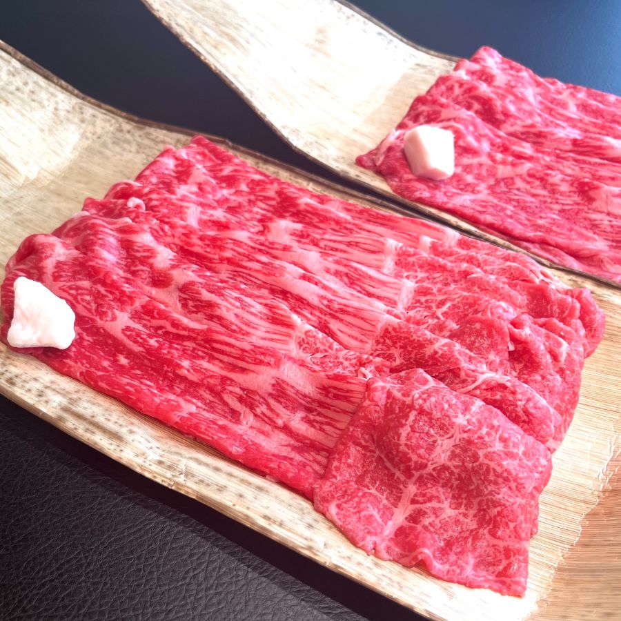 ＜牛肉商　徳志満＞近江牛すき焼き・しゃぶしゃぶ用赤身（モモ）400ｇ×2