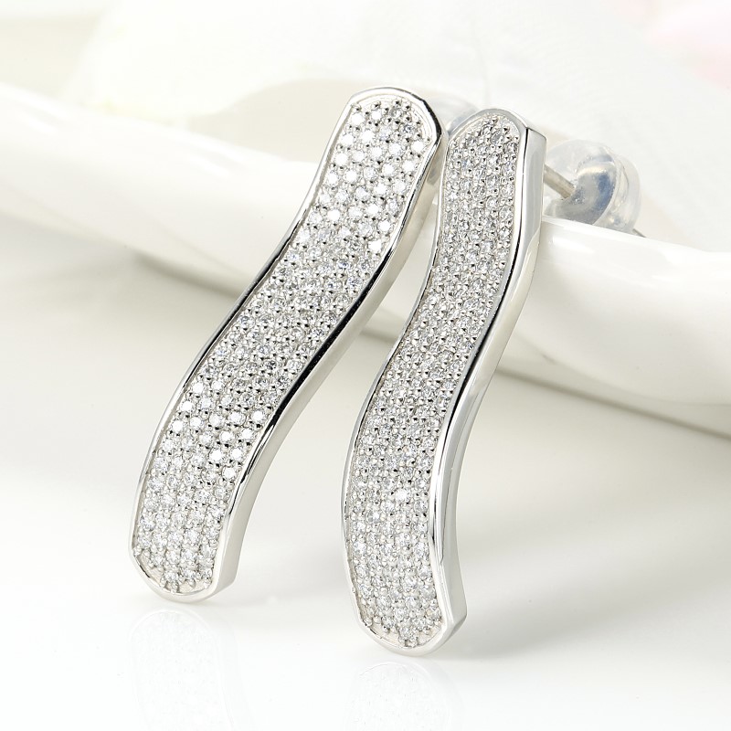 Deliciae パヴェ ピアス エレガントウェーブ（波） 天然ダイヤモンド【0.64ct】 PT950kf　カード鑑別書付　KFPE24-1