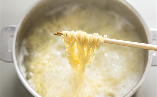 釧路町発 〆まで美味しい細ちぢれ麺（釧路生ラーメン330g）×2袋（6食分）| 北海道で人気 釧路ラーメン 細麺 鍋の締め ラーメン 生麺 おすすめ 鍋のシメ 鍋の〆に 食べるラーメン 冷蔵 森谷食品