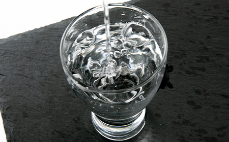 洛いも焼酎「精華の夢」light白＆黒300mlセット(ふるさと納税オリジナルイラスト)【1283451】