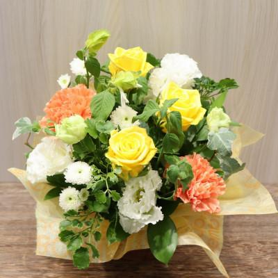 ふるさと納税 ふじみ野市 【イエロー・オレンジ系:バラ、カーネーション+季節のお花】生花アレンジメント