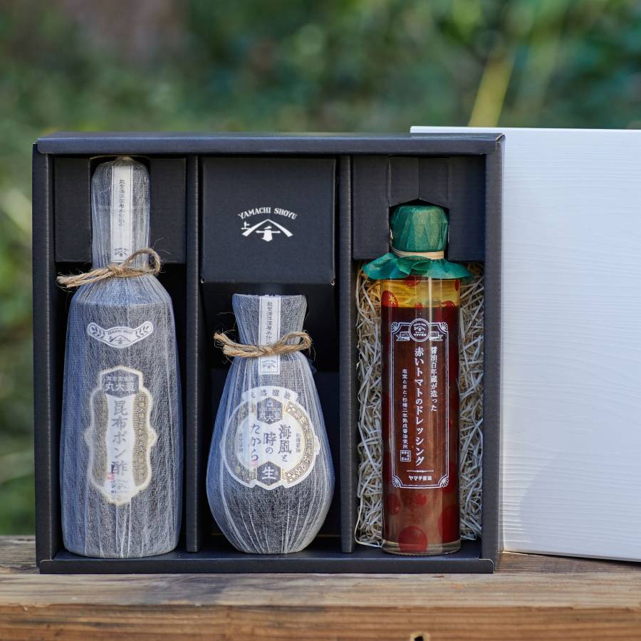 ＜ヤマチ醤油＞“杉樽桶仕込み”　醤油・ポン酢・ドレッシング３種ギフトセット