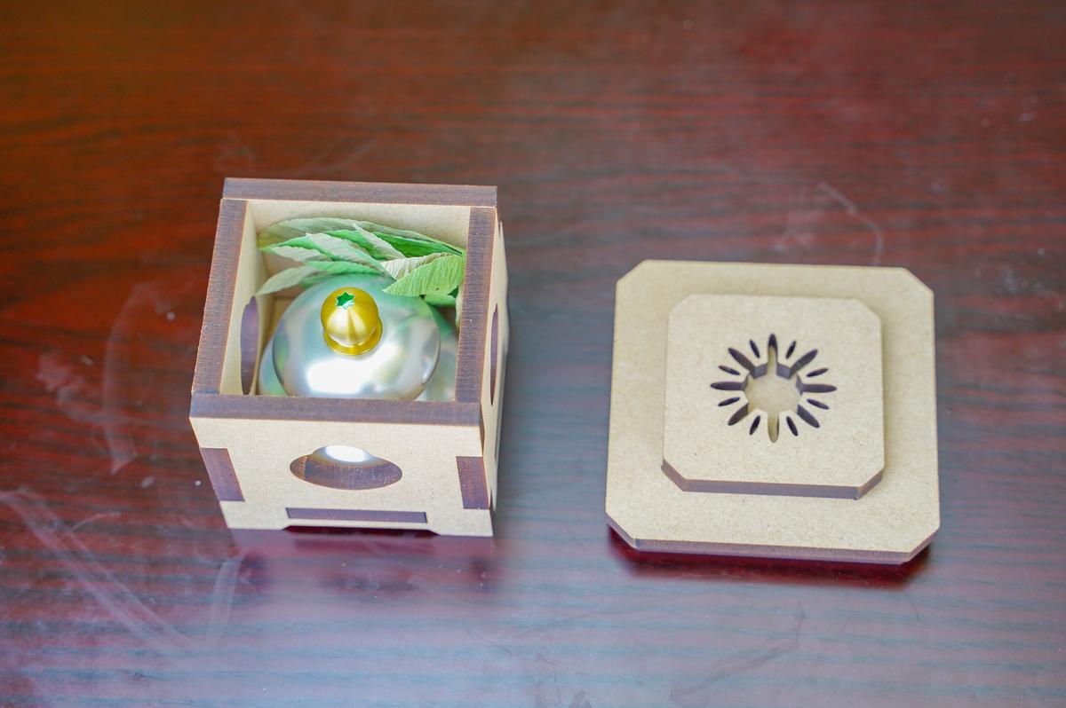 ＫＩＨＯの文鎮（ペーパーウエイト） 鏡【ＭＯＣＨＩ】 と 三方風収納台箱のセット H084-038