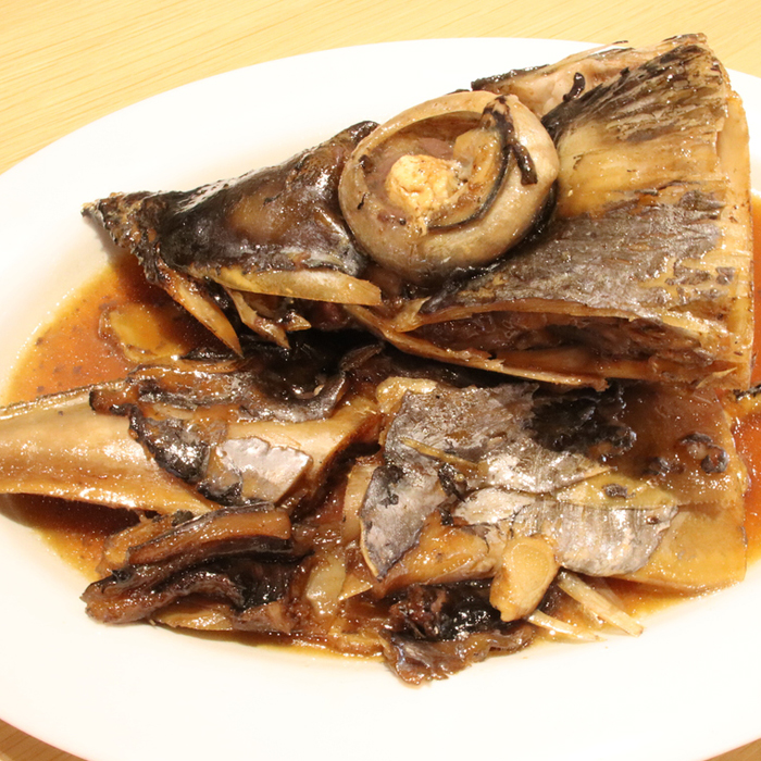 メバチマグロ兜 頭半割1個分（1kg） 1/2カット×1個 [0015-0069] 1/2カット１個