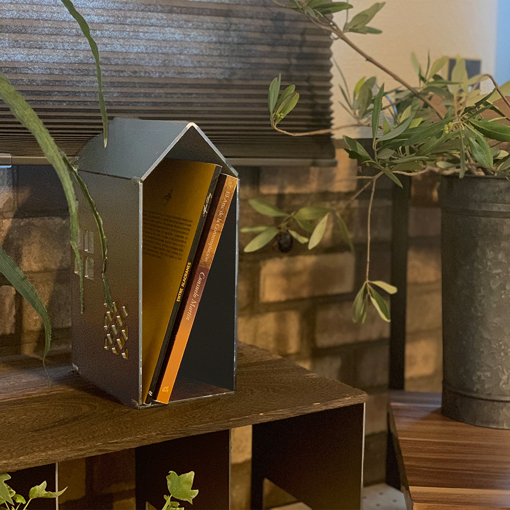 GRAVIRoN Domus Op.01 ブックエンド （黒皮鉄 / 酸洗鉄）