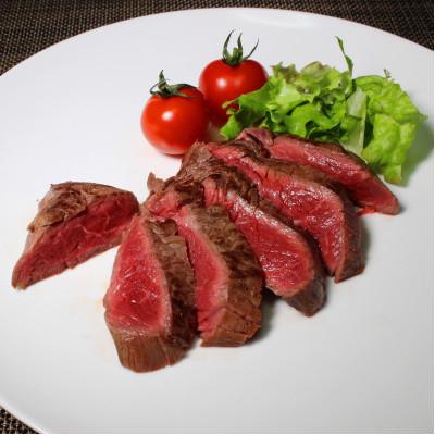 ふるさと納税 帯広市 豊西牛 ランプ ステーキ セット 計440g (220g×2枚) トヨニシソース付 |  | 01
