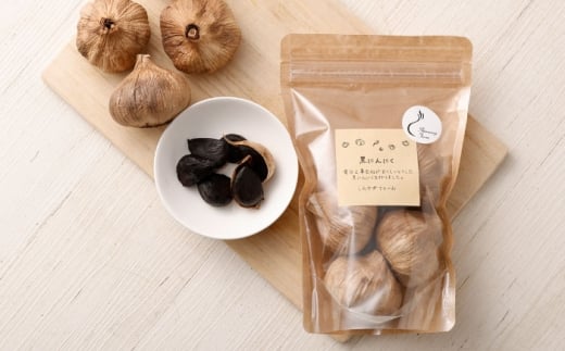 【先行予約】【9月より順次発送】しらさぎファームの 黒にんにく 400g / にんにく ニンニク ガーリック 国産 くろにんにく 200g×2パック 400g 免疫力 疲労回復 ポロフェノール アミノ酸 1日1粒 健康 料理 おつまみ ご自宅 天日干し 九州  熊本県 菊陽町【白鷺電気工業株式会社】 [BHBE001]