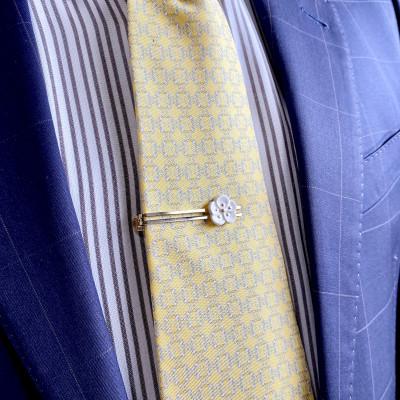 ふるさと納税 茅ヶ崎市 ArtOpus. ネクタイピン 梅 白 湘南 茅ヶ崎市 陶磁器 アートギフト |  | 01