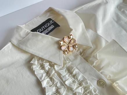 大粒スワロフスキーRクリスタルのスクエアブローチ（アイボリー系デライト）