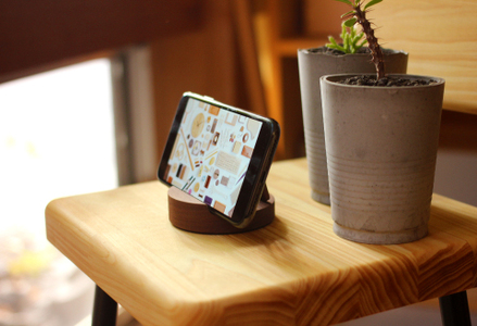 【Hacoa】汎用性高い木製スマートフォンスタンド チェリー「Smartphone Stand」