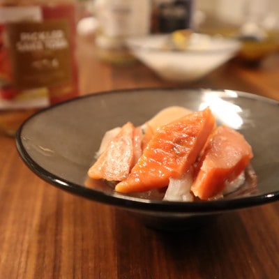 北海道の鮭のみ使用した鮭とばの酢漬け「ピクルドサケトバ」340g×6個セット【配送不可地域：離島】