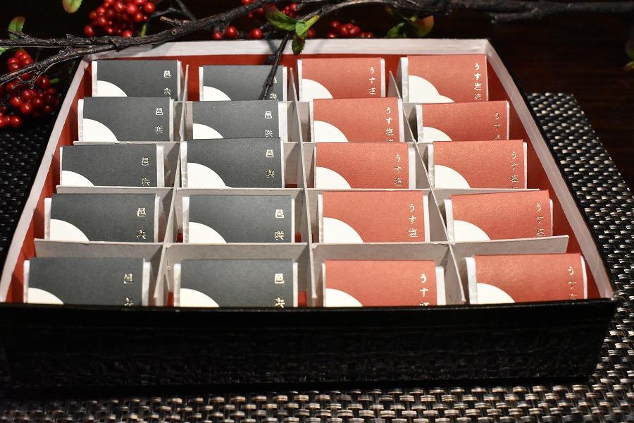 【ギフト用】高級南高梅うす塩・邑咲（昆布旨味）個包装計20粒入 紀州塗箱 網代模様仕上 【SW78】