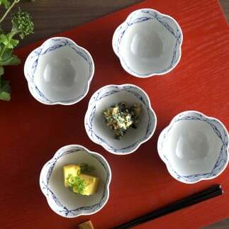 有田焼 そうた窯 染付花弁紋花型小付 5個セット 丸兄商社 MARUKEI 食器 うつわ 和食器 手書き 豆鉢 おしゃれ A30-489_イメージ2