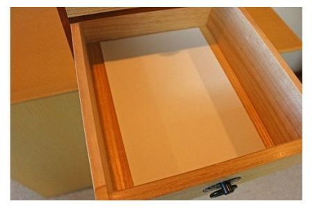 熟練桐たんす職人が手作りした三段小引出（柾目・特上品）　【11246-0121】