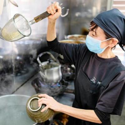 ふるさと納税 与那原町 人気観光地「そば処 玉家」がお届けする、ソーキそば 4人前 |  | 02