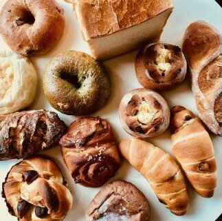 【ふるさと納税】 無添加 おまかせ パンセット 8~10種 パン ミアズブレッド MIA'S BREAD 詰め合わせ 角食パン イギリスパン マフィン ベーグル 巻きパン クッペ プチパン フォカッチャ 天然酵母 バター ジャム セット アソート モーニング ランチ なら 奈良県 奈良市 I-130