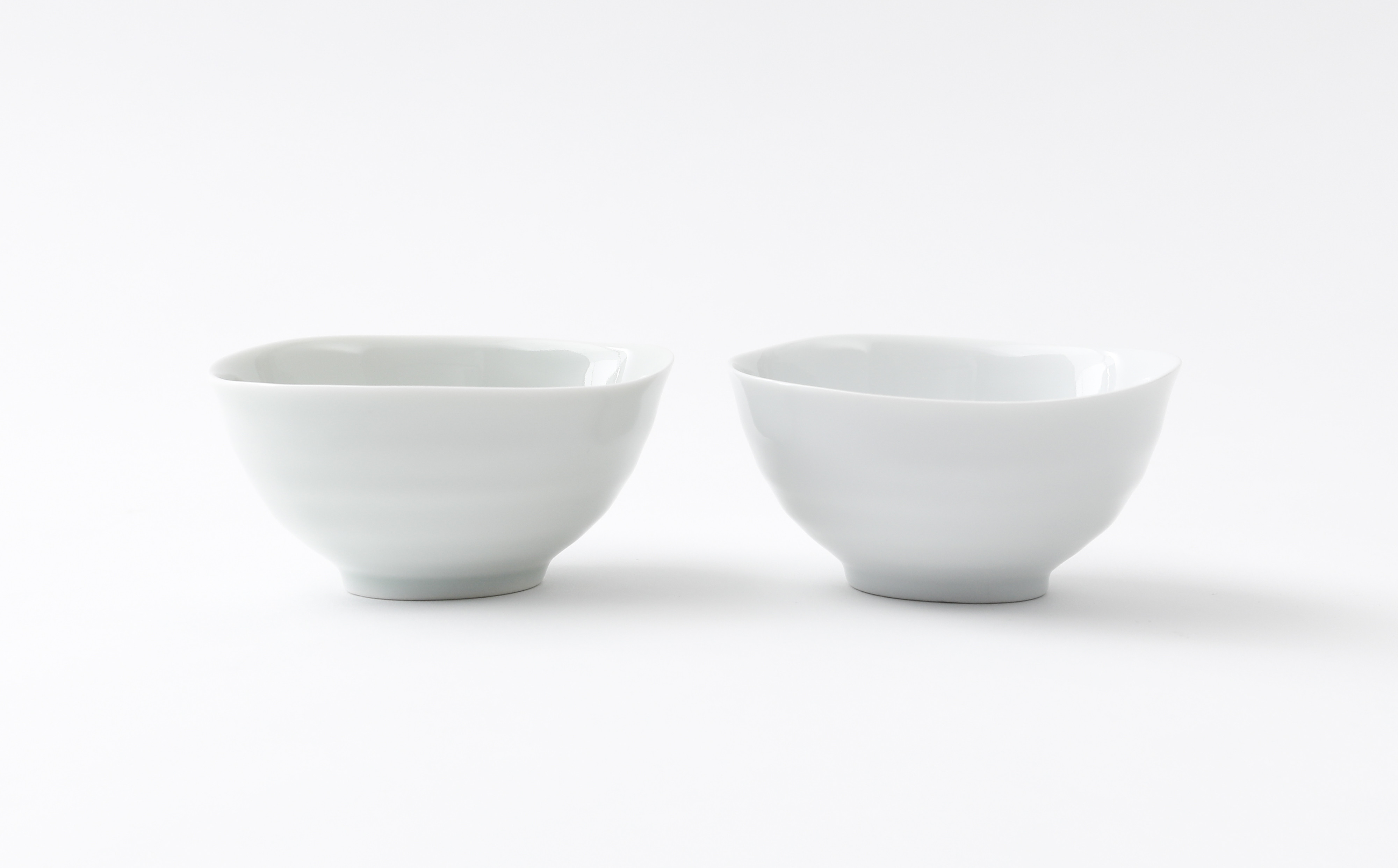 
            伊万里焼 瀬兵窯 太白・若草変形茶付（茶碗）2個セット 
          