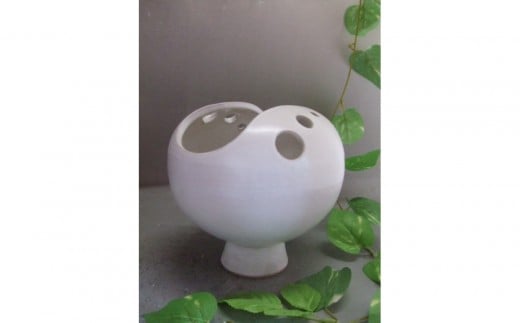 【信楽焼】白釉変形花入れ・花瓶・花器　　　nha-045