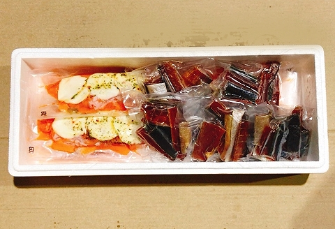 スモークサーモンカプレーゼ4～7P(計800g)＆鮭とば100g×5P F-09030