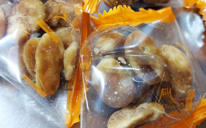 大容量! 西八製菓 テトラ蜂蜜そら豆 145g×12袋 お菓子 豆 おつまみ 大容量 リピート 島根県雲南市/西八製菓 株式会社 [AICA008]