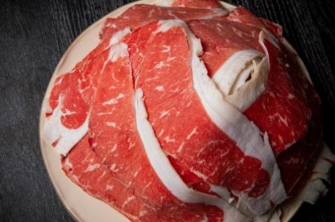 【北海道士別市】道の駅オリジナル士別産牛ロース（300g）、豚肩ロースすき焼き用（500g）×各1袋