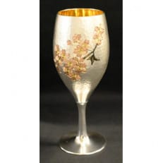 人間国宝 奥山峰石の銀製ワインカップ　桜　(高さ140mm×口径45mm)
